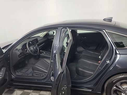 Used 2025 Honda Accord EX-L image 16