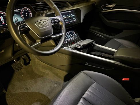 Used 2024 Audi Q8 e-tron Premium Plus w/ Premium Plus Package image 4