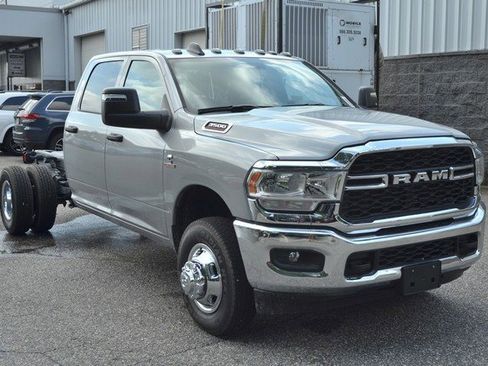 New 2024 RAM 3500 Tradesman w/ Chrome Appearance Group image 2