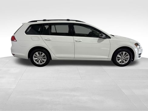 Used 2016 Volkswagen Golf S image 4