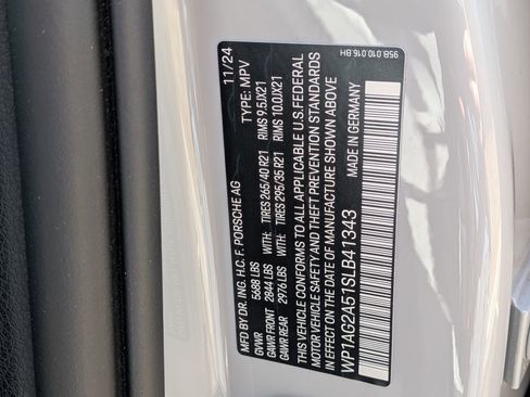 Certified 2025 Porsche Macan S AWD/4WD image 37