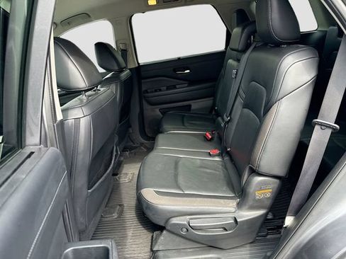 Used 2023 Nissan Pathfinder SL AWD/4WD image 27