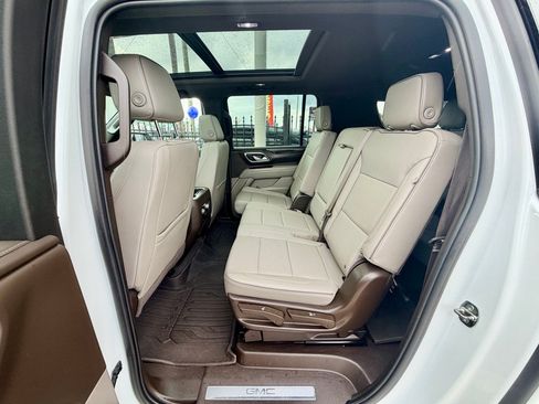 Used 2023 GMC Yukon XL SLT AWD/4WD image 17