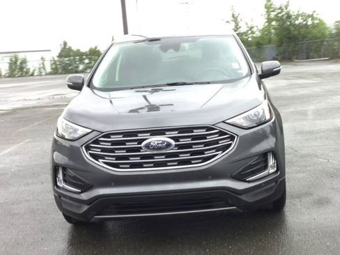Used 2024 Ford Edge Titanium image 3