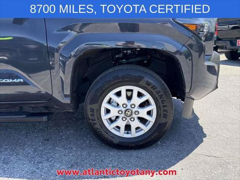 Certified 2025 Toyota Tacoma SR5 AWD/4WD image 10