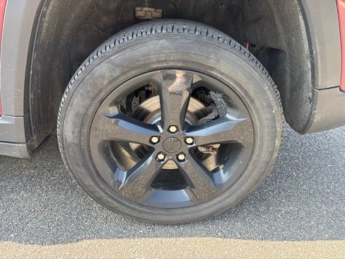 Used 2023 Jeep Grand Cherokee Altitude AWD/4WD image 11