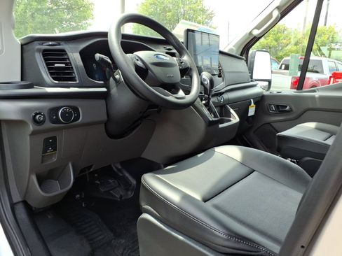 New 2026 Ford Transit 250 148 Medium Roof w/ Load Area Protection Package RWD image 12