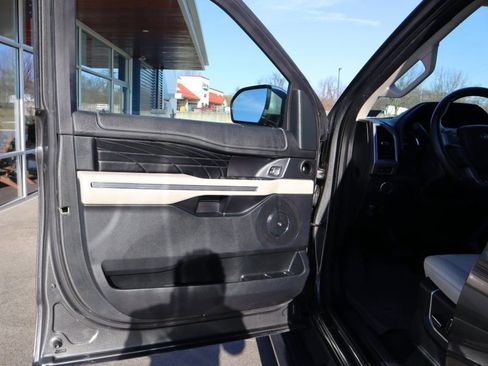 Used 2019 Ford Expedition Platinum image 15