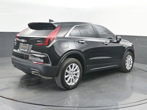 Used 2022 Cadillac XT4 Luxury w/ Cold Weather Package image 7
