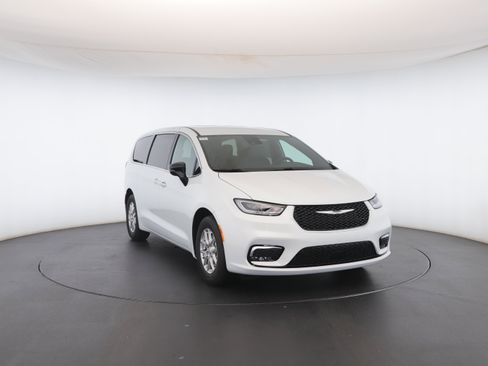 New 2026 Chrysler Pacifica Select image 32