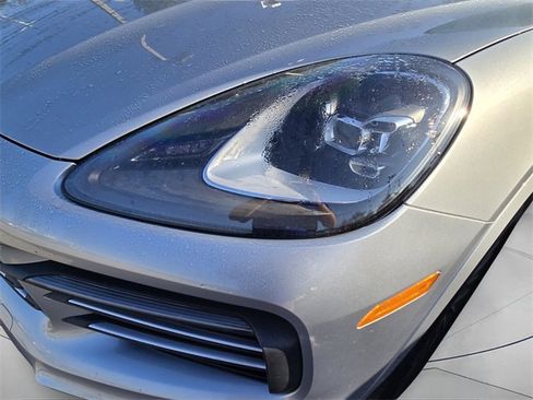 Used 2020 Porsche Cayenne w/ Premium Package image 6