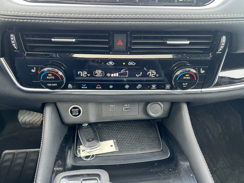 Used 2023 Nissan Rogue SL w/ SL Premium Package image 21