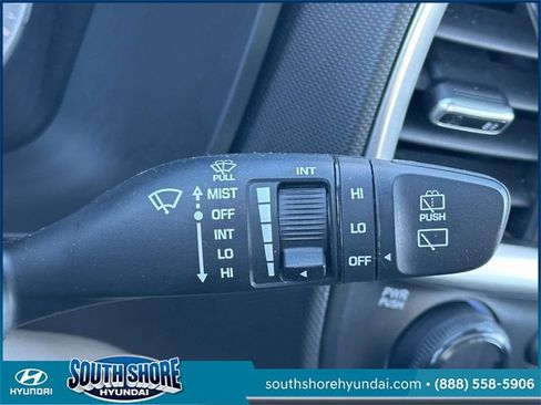 Certified 2021 Hyundai Venue SEL w/ Premium Package image 23