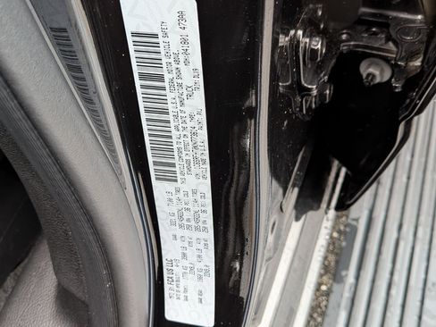 Used 2019 RAM 1500 Limited image 40