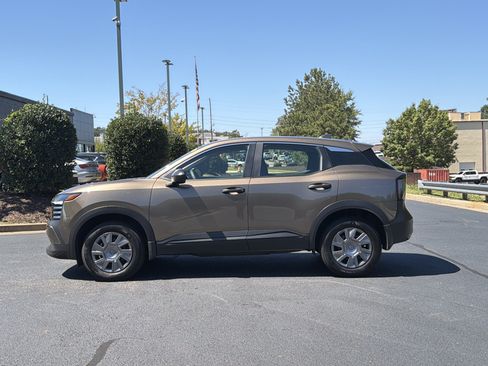 Used 2025 Nissan Kicks S FWD image 11
