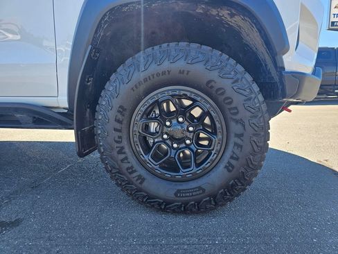 Used 2024 Chevrolet Colorado ZR2 w/ ZR2 Bison Edition AWD/4WD image 9