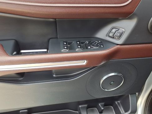 Certified 2024 Ford Expedition Limited image 18