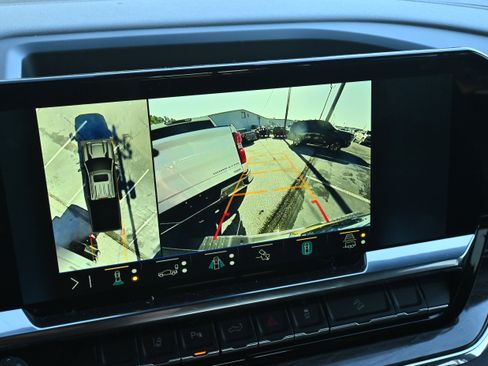 Used 2024 Chevrolet Silverado 2500 LTZ w/ LTZ Convenience Package image 15