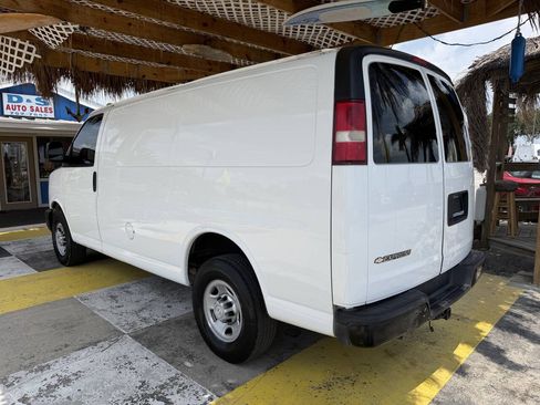Used 2017 Chevrolet Express 2500 RWD image 9