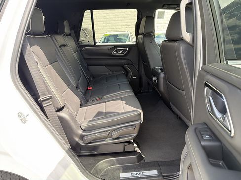 Used 2024 GMC Yukon SLT RWD image 26
