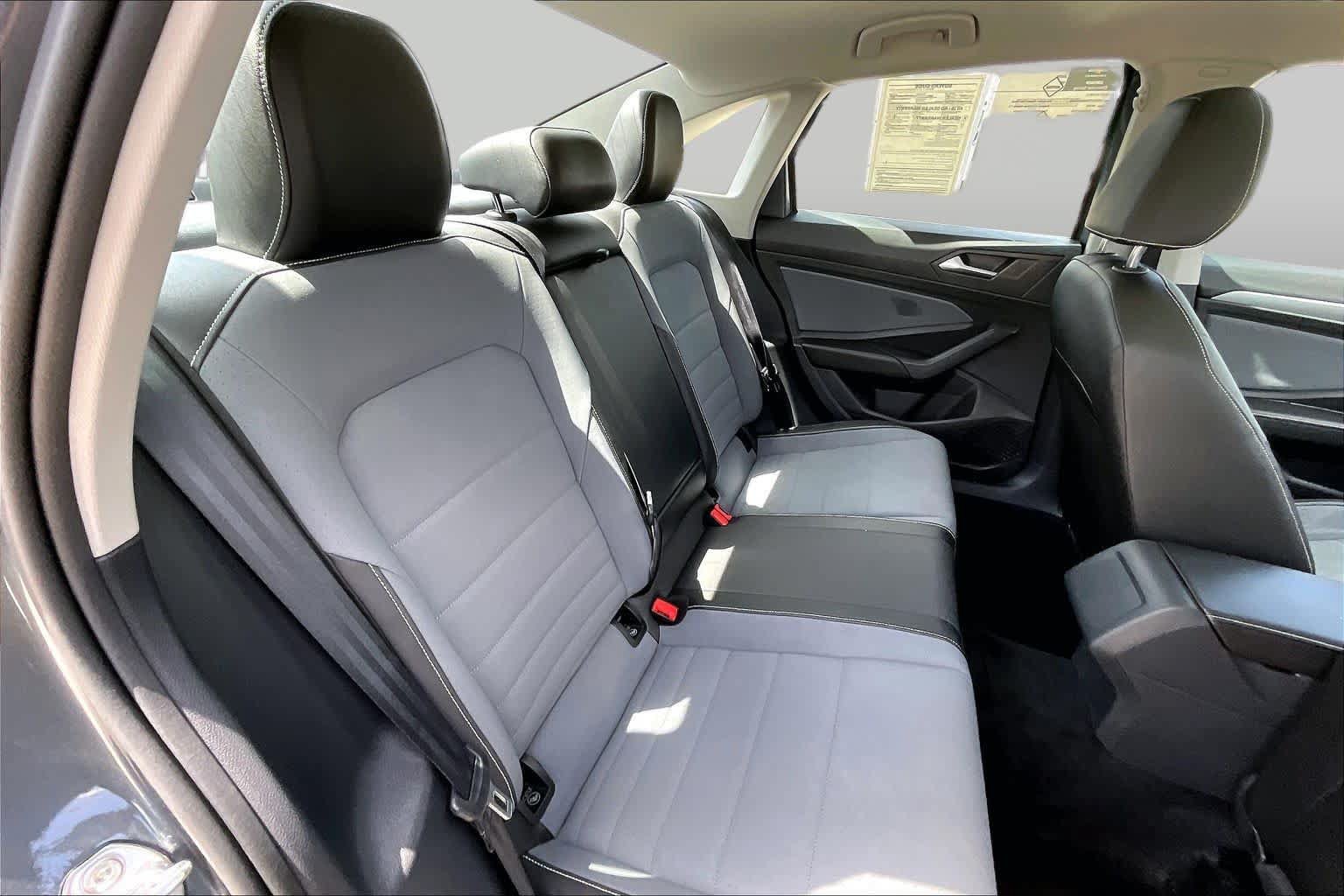 Used 2025 Volkswagen Jetta SE FWD image 20