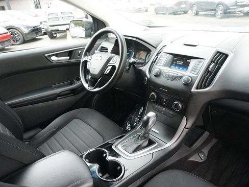 Used 2018 Ford Edge SE image 24