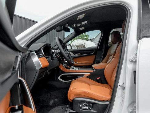 New 2026 Jaguar F-PACE R-Dynamic S AWD/4WD image 10