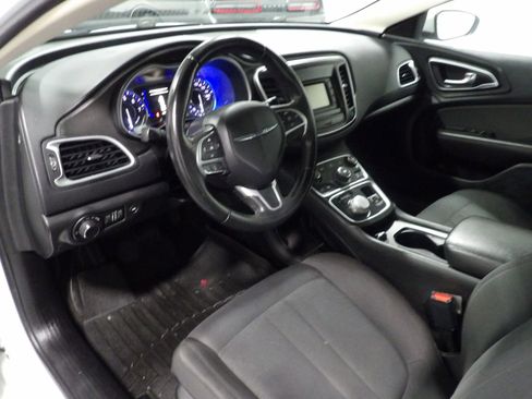 Used 2016 Chrysler 200 Limited w/ Convenience Group image 8