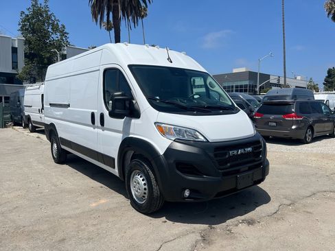 Used 2025 RAM ProMaster 2500 w/ Convenience Group FWD image 3