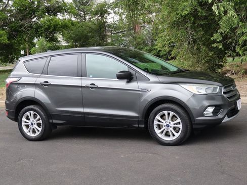 Used 2017 Ford Escape SE AWD/4WD image 2