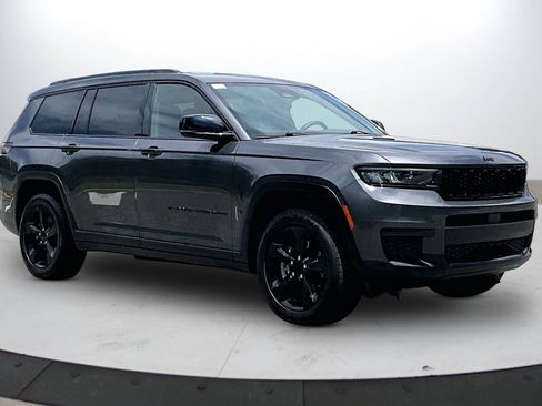 Used 2023 Jeep Grand Cherokee L Laredo AWD/4WD image 2