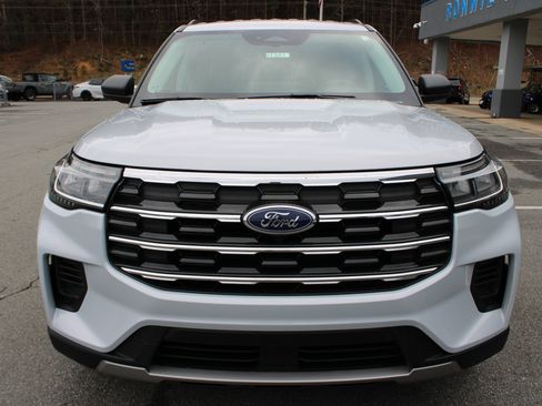 Used 2025 Ford Explorer Active image 8