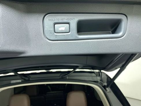 Used 2025 Honda Pilot Elite image 37