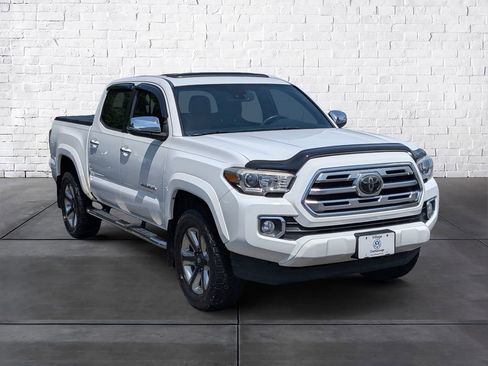 Used 2018 Toyota Tacoma Limited RWD image 2