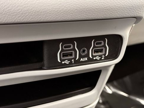 Used 2023 Chrysler Pacifica Touring-L FWD image 47