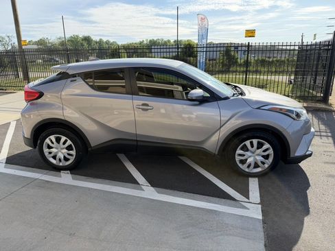Used 2019 Toyota C-HR LE FWD image 7