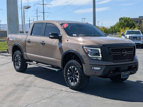 Used 2021 Nissan Titan PRO-4X w/ Pro-4x Convenience Package AWD/4WD image 7