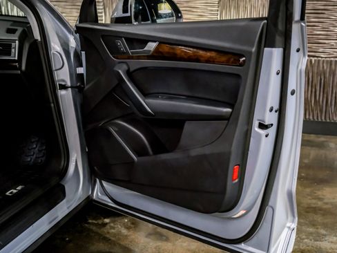 Used 2019 Audi Q5 2.0T Premium w/ Convenience Package image 46