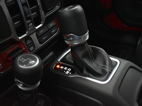 Used 2025 Jeep Wrangler Unlimited Rubicon image 31