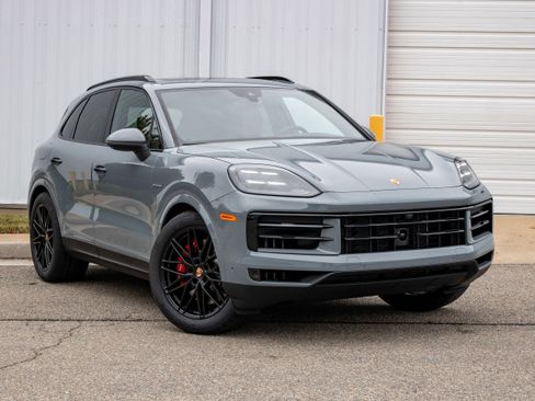 New 2026 Porsche Cayenne S AWD/4WD image 8