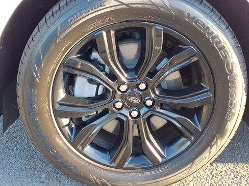 Certified 2024 Ford Edge SE w/ Black Appearance Package image 8