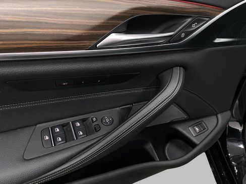 Certified 2022 BMW 530i xDrive w/ Premium Package image 32