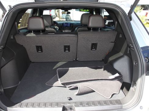 Used 2022 Chevrolet Equinox RS w/ Infotainment Package FWD image 24