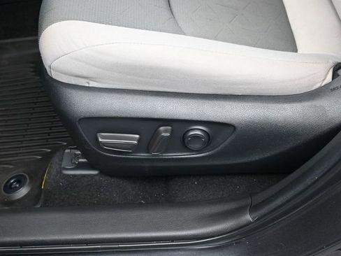 Used 2022 Toyota RAV4 XLE image 22