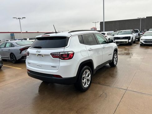 Used 2024 Jeep Compass Latitude AWD/4WD image 3