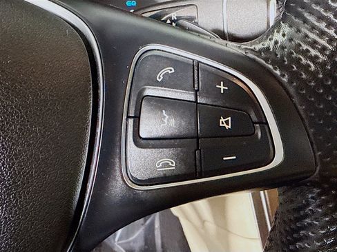 Used 2019 Mercedes-Benz GLC 350e 4MATIC image 15