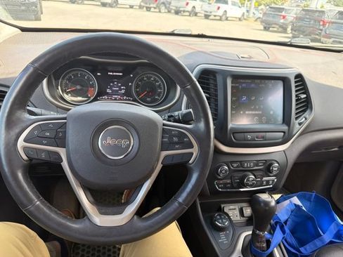 Used 2015 Jeep Cherokee Trailhawk w/ Comfort/Convenience Group AWD/4WD image 10