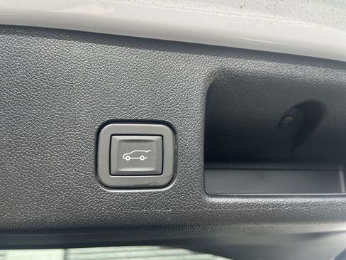 Used 2025 Chevrolet Equinox EV LT image 15