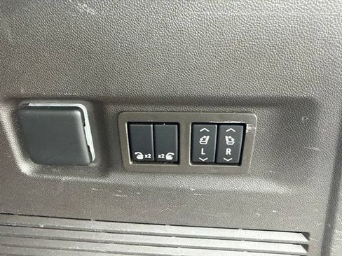 Used 2022 GMC Yukon XL SLT w/ SLT Luxury Package AWD/4WD image 10