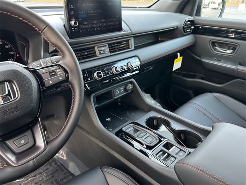 New 2025 Honda Pilot TrailSport image 11